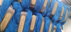 Mohair Seta bluette, 50% mohair e 30% seta. Gomitoli da 20 g e 80 m.  300g.