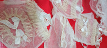 Carica l'immagine nel visualizzatore di Gallery, Per appassionati di Vintage! Sette acconciature con tulle di prima comunione e cinque borsette di organza, anni cinquanta. 400g.

