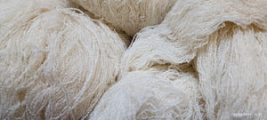 Tre matasse Manifattura di Tollegno in leggero frisé panna. 580 g.