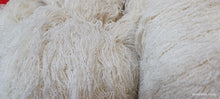 Carica l&#39;immagine nel visualizzatore di Gallery, Tre matasse Manifattura di Tollegno in leggero frisé panna. 580 g.
