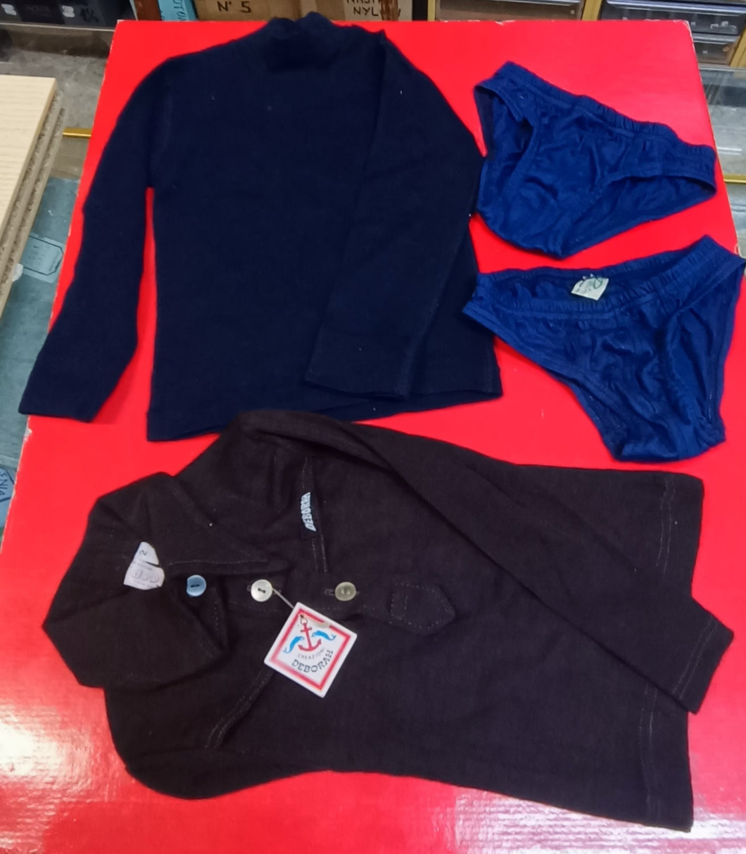 Set di due magliette Liabel e Confezioni Deborah(una 2 e una 3) e due slip Pulcino in puro cotone bimbo(taglia2). 250g.