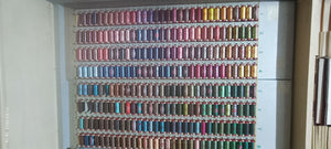 Una varietà di colori assortiti( come in foto) per chi ama cucire. 32 spagnolette TRE CERCHI ROSSO. 200g.
