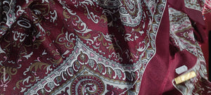 Foulard in misto lana, cm 140 x cm 140, fantasia bordeaux.250g.