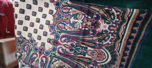 Carica l&#39;immagine nel visualizzatore di Gallery, Foulard in poliestere, leggero ed elegante, cm 117 x cm117.200g.
