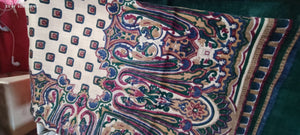 Foulard in poliestere, leggero ed elegante, cm 117 x cm117.200g.