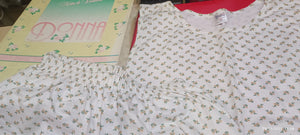 Articolo vintage anni sessanta. Pigiama donna estivo in puro cotone a fantasia di delicati fiorellini. Taglia 50.  600g.