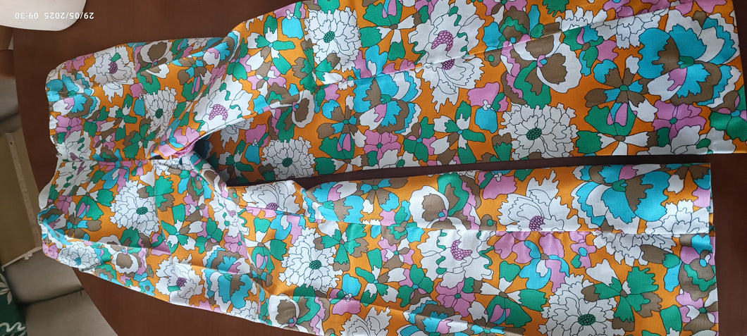 Articolo vintage. Pantaloni fantasia floreale a zampa di elefante, anni sessanta, taglia XXS, piquet in cotone. 400g.