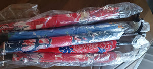 Stock di 25 ombrelli vintage bimbi, diverse fantasie. Può essere utilizzato anche come parasole. 7,5 kg.