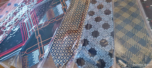 Per chi ama il vintage. Scatola con 16 cravatte vintage originali, fantasie in foto. 1,5 kg.