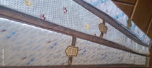 Carica l&#39;immagine nel visualizzatore di Gallery, Cravatte vintage(anni cinquanta) di gran classe, per collezionisti. Delicate fantasie in foto. 300g.
