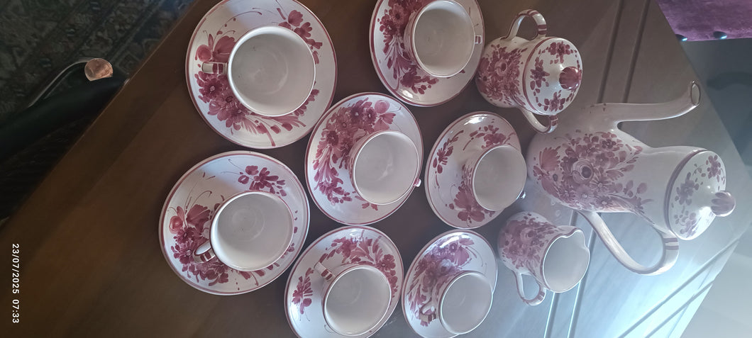 Articolo vintage. Servizio da caffè Ceramica di Castelli, composto da caraffa, zuccheriera, bricco latte e sette tazzine con piattino. 5 kg. Anni cinquanta.