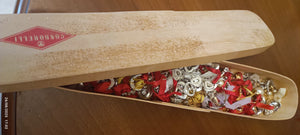 Stock di bijoux di rodio(anallergico)composto da orecchini spaiati e non, ciondoli, anelli e monili vari anche da assemblare. Tanto materiale per la creatività in scatola vintage. 500 g.