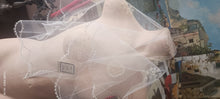 Carica l&#39;immagine nel visualizzatore di Gallery, Vintage. Cerchio in Tulle, beige chiaro. Anni cinquanta. 60 g.
