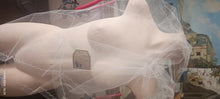 Carica l&#39;immagine nel visualizzatore di Gallery, Vintage. Velo in Tulle, cm120 xcm 120, panna, anni cinquanta. 60 g.
