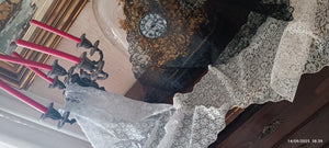 Vintage. Tre triangoli di pizzo (nero, polvere e cipria) utili come foulard.180g.