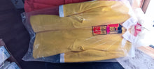 Carica l&#39;immagine nel visualizzatore di Gallery, Vintage. Tre abiti anni cinquanta - sessanta, misura 80, pura lana, rosso, giallo e albicocca. 1 kg.
