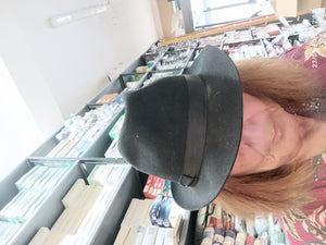 Cappello vintage a falda, nero, taglia 58. 200 g.