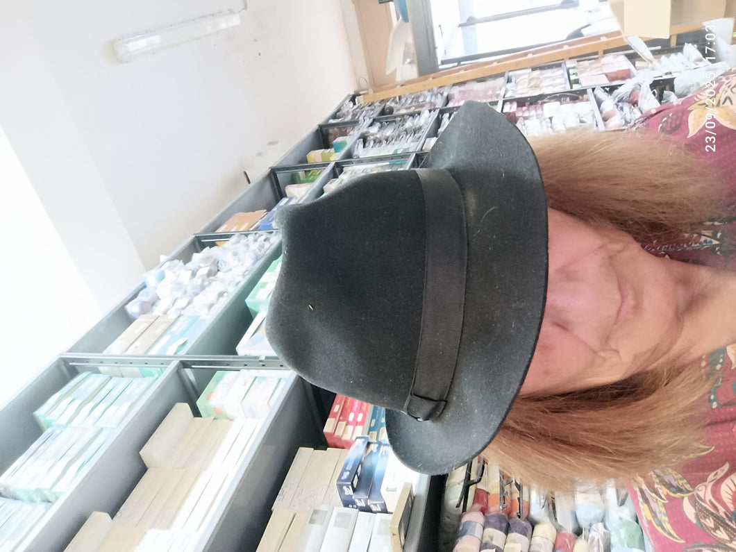 Cappello vintage a falda, nero, taglia 58. 200 g.