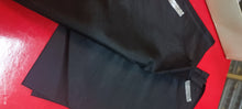 Carica l&#39;immagine nel visualizzatore di Gallery, Foulard vintage nero misto lana e nylon. 100g.
