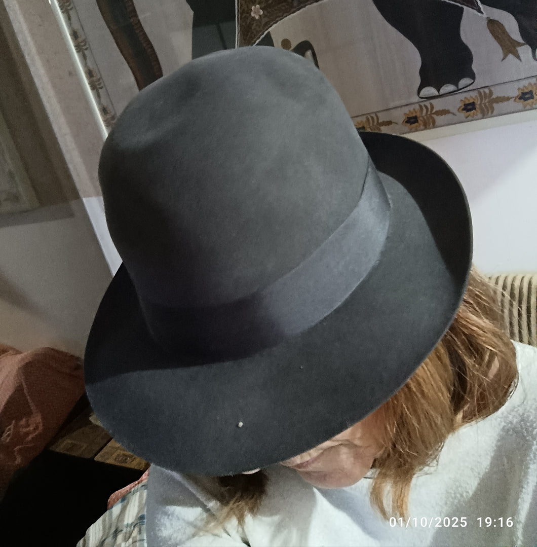 Cappello Barbisio qualità speciale, taglia 4(55). Grigio. 300g.