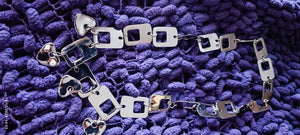Collana con ciondoli in rodio (anallergico). 200 g.