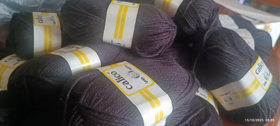 Lana Gatto Calicò, misto lana, 113 m, ferri 4,5. Colore marrone. 1 kg.