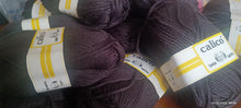 Carica l&#39;immagine nel visualizzatore di Gallery, Lana Gatto Calicò, misto lana, 113 m, ferri 4,5. Colore marrone. 1 kg.
