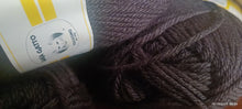 Carica l&#39;immagine nel visualizzatore di Gallery, Lana Gatto Calicò, misto lana, 113 m, ferri 4,5. Colore marrone. 1 kg.
