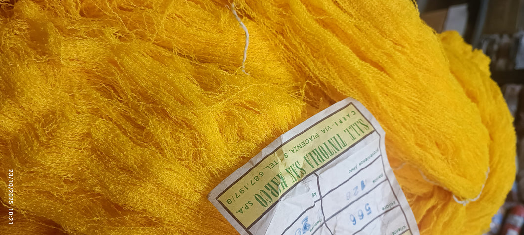 SILT Tintoria San Marco Carpi - matasse di bouclerino giallo in offerta. Titolo1/14. 3,8 kg.
