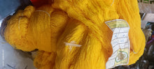 Carica l&#39;immagine nel visualizzatore di Gallery, SILT Tintoria San Marco Carpi - matasse di bouclerino giallo in offerta. Titolo1/14. 3,8 kg.
