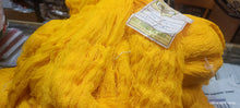 Carica l&#39;immagine nel visualizzatore di Gallery, SILT Tintoria San Marco Carpi - matasse di bouclerino giallo in offerta. Titolo1/14. 3,8 kg.
