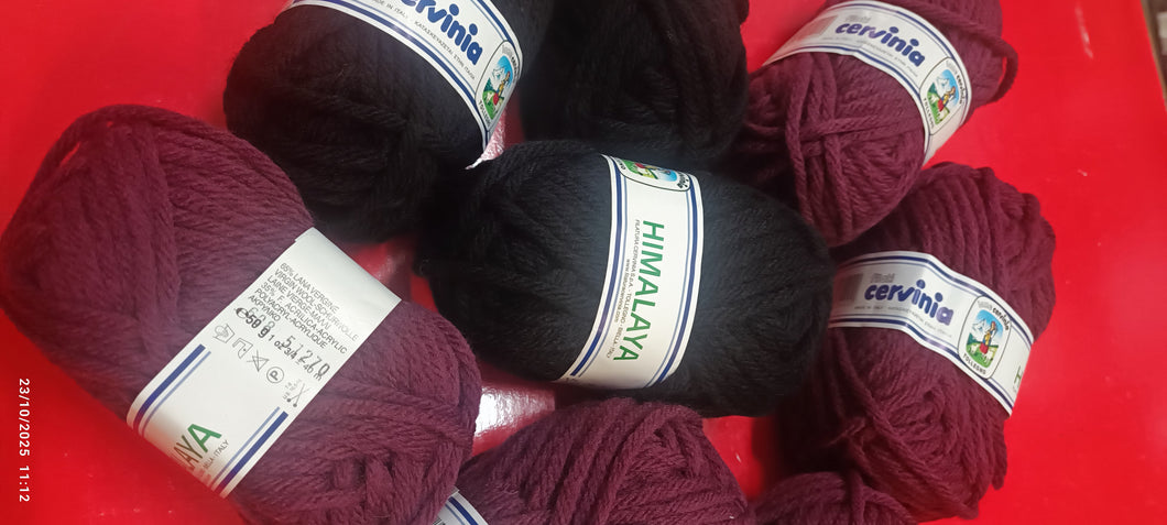 Mix di due colori di misto lana(65%) Himalaya Cervinia, ferri7/8 , 40 m., colori nero e vinaccia. 450g.