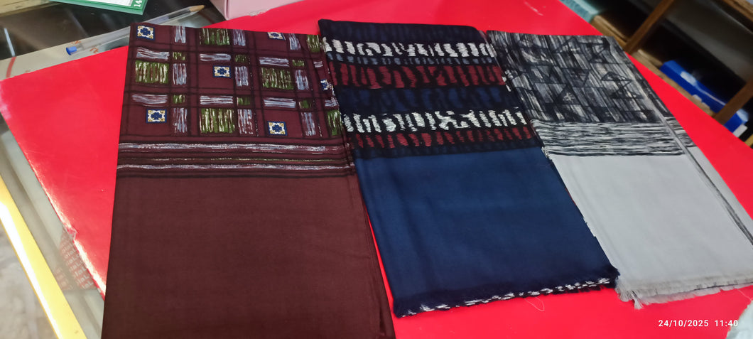 Set vintage di tre sciarpe in lana e seta, cm 136x cm 57. 200g.