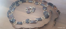 Carica l'immagine nel visualizzatore di Gallery, Accessori vintage: due cinture e un bracciale. 300 g.
