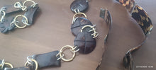 Carica l'immagine nel visualizzatore di Gallery, Accessori vintage: due cinture e un bracciale. 300 g.
