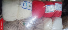 Carica l&#39;immagine nel visualizzatore di Gallery, Canada Cervinia favoloso filato italiano  misto lanain mix di colori in foto per realizzare cappelli, sciarpe e tanto altro, facile da lavorare non ferri 8. . 1kg
