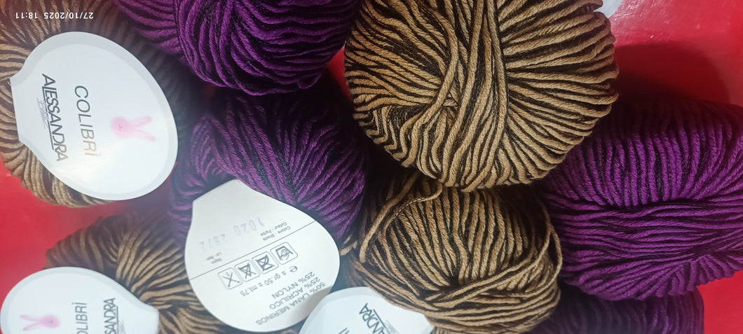 Filato moda Colibrì di Alessandra, misto lana(50%), nylon e acrilico, filo profilato, in mix di gomitoli di due colori in foto, ferri 6. 550 g.