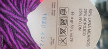 Carica l&#39;immagine nel visualizzatore di Gallery, Filato moda Colibrì di Alessandra, misto lana(50%), nylon e acrilico, filo profilato, in mix di gomitoli di due colori in foto, ferri 6. 550 g.
