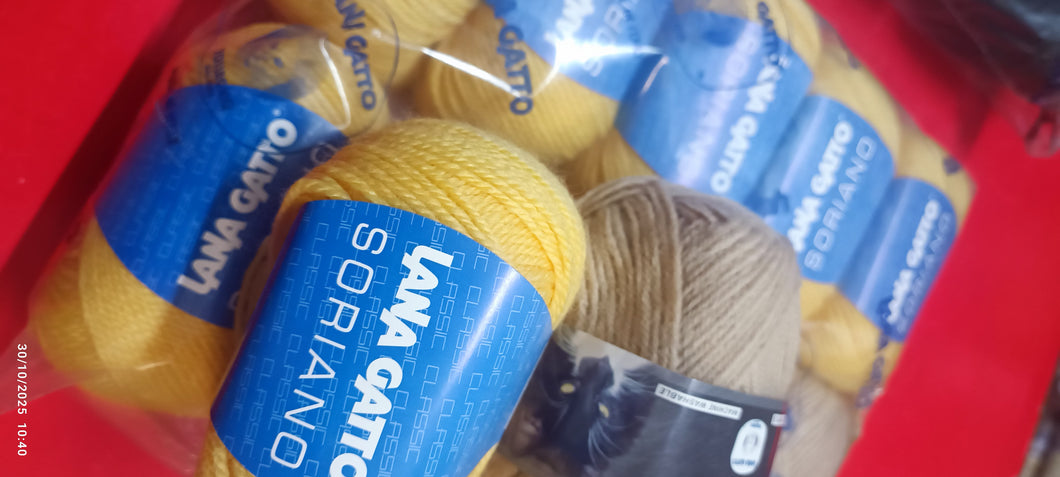 Misto lana(70%) Lana Gatto Soriano in mix di giallo(7 gomitoli) e cammello(3 gomitoli). 500g.