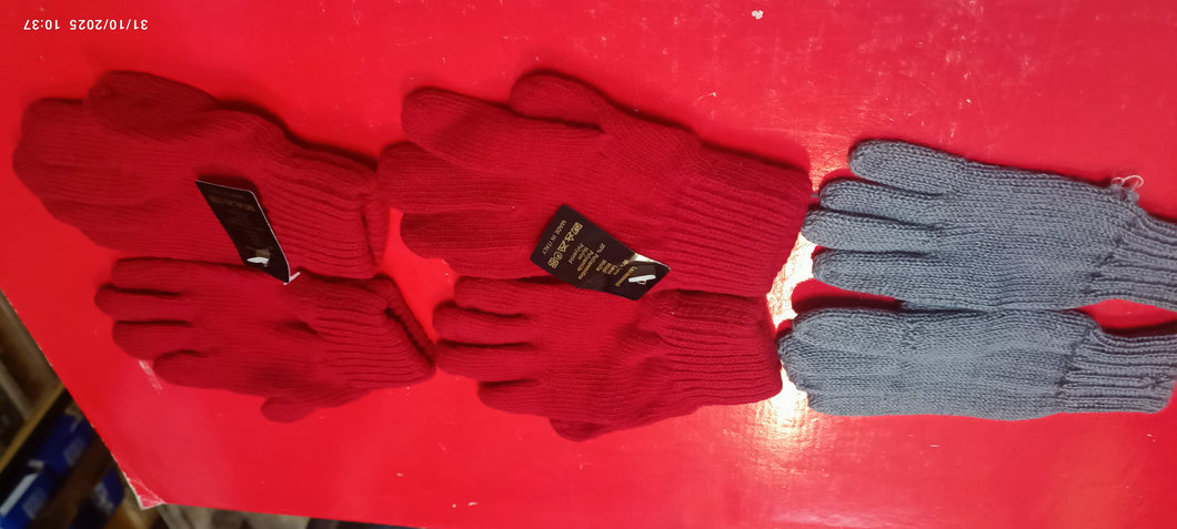 Tre paia di guanti bimbi, in lana, caldi e comodi. 150 g.