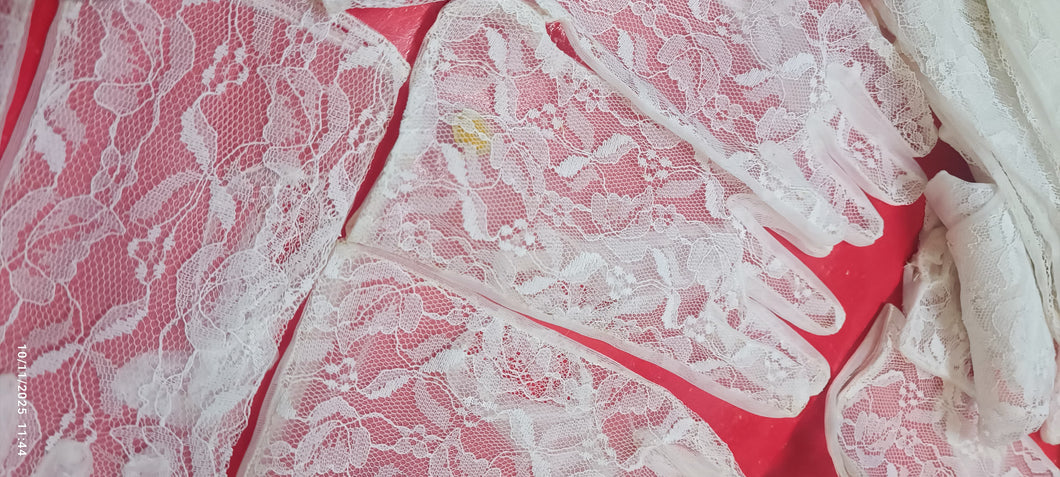 Guanti vintage di pizzo per prima comunione. 60 g.