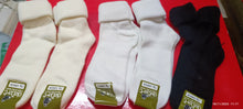 Carica l&#39;immagine nel visualizzatore di Gallery, Set di cinque paia di calze super elastiche &quot;as cashmere&quot; del calzificio DeBert. Due bianche, due panna e un paio nere.Taglia unica. 300g.
