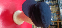 Carica l&#39;immagine nel visualizzatore di Gallery, Stock di 50 cappellini vintage bimbo e bimba, 5kg.

