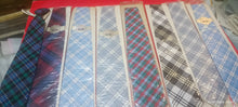 Carica l'immagine nel visualizzatore di Gallery, Set di otto cravatte vintage ragazzo. 300g.
