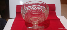 Carica l'immagine nel visualizzatore di Gallery, Vintage anni sessanta. Alzata di cristallo porta frutta, elegante e capiente. 1,5 kg..
