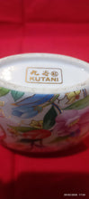 Carica l'immagine nel visualizzatore di Gallery, Vintage. Porcellana Kutani.Vasetto floreale pregiato giapponese. 200g.
