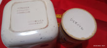 Carica l'immagine nel visualizzatore di Gallery, Vintage anni sessanta. Boccale di ceramica Deruta e grande posacenere di ceramica Donadelli. 600g.
