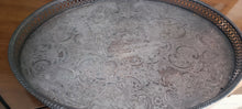 Carica l'immagine nel visualizzatore di Gallery, Vintage. Vassoio in Sheffield con antipastiera in cristallo. 2kg.
