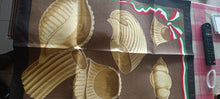 Carica l'immagine nel visualizzatore di Gallery, Uno strofinaccio Ken Scott e uno Zucchi, di cotone, anni settanta. Fantasie in foto. 180 g.
