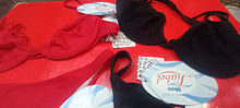 Carica l'immagine nel visualizzatore di Gallery, Offerta imperdibile. Due bikini Miss Liabel, in lycra, uno rosso e uno nero, taglia 46. 200g.
